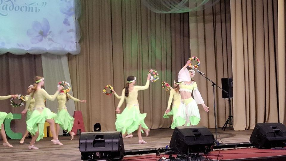 В Краснолучском Дворце культуры имени Ленина состоялся праздничный концерт, посвященный Международному женскому дню В Краснолучском Дворце культуры имени Ленина состоялся праздничный концерт, посвященный Международному женскому дню