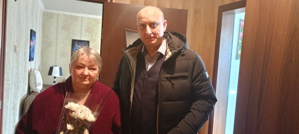 В преддверии Международного женского дня по всей стране проходит традиционная акция «Цветы мамам героев», организованная в рамках партийного проекта «Женское движение Единой России» В преддверии Международного женского дня по всей стране проходит традиционная акция «Цветы мамам героев», организованная в рамках партийного проекта «Женское движение Единой России»