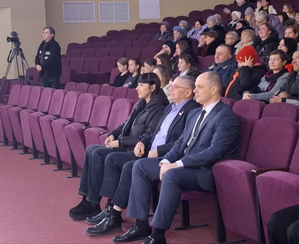 В Краснолучском Дворце культуры имени Ленина состоялся праздничный концерт, посвященный Международному женскому дню В Краснолучском Дворце культуры имени Ленина состоялся праздничный концерт, посвященный Международному женскому дню