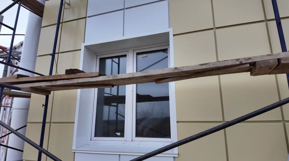 На территории здания нового патологоанатомического отделения Краснодонской больницы завершили монтаж газопровода, засыпали его, смонтировали дымоход На территории здания нового патологоанатомического отделения Краснодонской больницы завершили монтаж газопровода, засыпали его, смонтировали дымоход