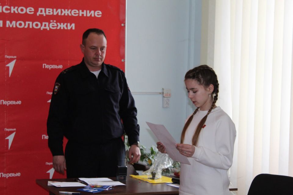 Юлия Кожухарь: В преддверии прекрасного Международного женского дня — 8 марта, в Новопсковском Доме детского и юношеского творчества вручили юным жителям Новопсковского округа паспорта гражданина Российской Федерации Юлия Кожухарь: В преддверии прекрасного Международного женского дня — 8 марта, в Новопсковском Доме детского и юношеского творчества вручили юным жителям Новопсковского округа паспорта гражданина Российской Федерации