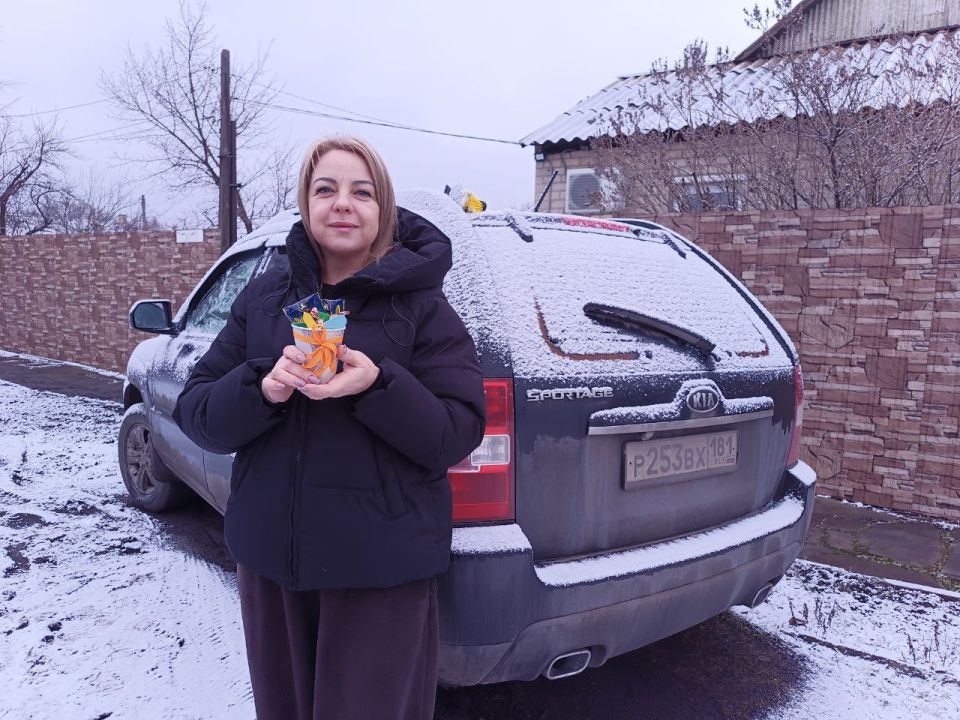 Работники Дома культуры им. Т. Г. Шевченко пгт Большекаменка провели акцию к 8 марта «Дарите женщинам цветы!» и поздравили жён, чьи мужья и папы находятся на СВО Работники Дома культуры им. Т. Г. Шевченко пгт Большекаменка провели акцию к 8 марта «Дарите женщинам цветы!» и поздравили жён, чьи мужья и папы находятся на СВО