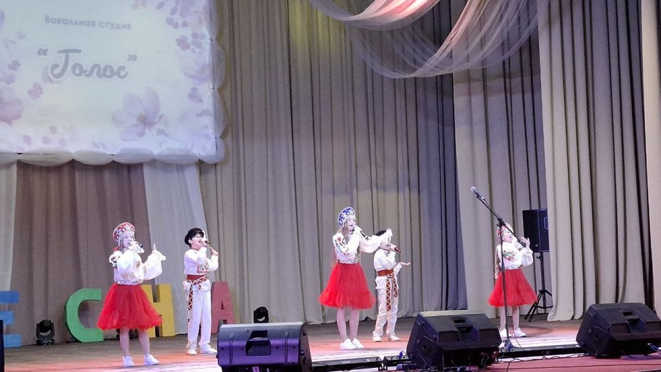 В Краснолучском Дворце культуры имени Ленина состоялся праздничный концерт, посвященный Международному женскому дню В Краснолучском Дворце культуры имени Ленина состоялся праздничный концерт, посвященный Международному женскому дню