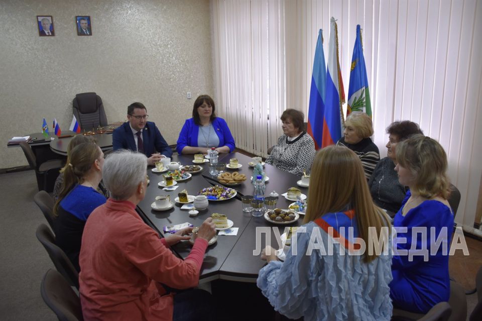 В Марковском округе состоялась встреча с матерями и женами погибших участников СВО В Марковском округе состоялась встреча с матерями и женами погибших участников СВО