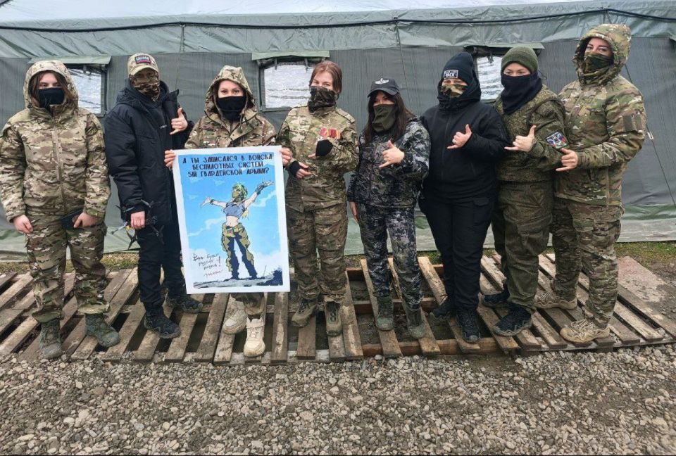 Накануне наша группа посетила школу «Архангел» в Туапсе и так-же встретились с Героем России и ЛНР, кавалером 5-ти Орденов Мужества - товарищем Котом Накануне наша группа посетила школу «Архангел» в Туапсе и так-же встретились с Героем России и ЛНР, кавалером 5-ти Орденов Мужества - товарищем Котом