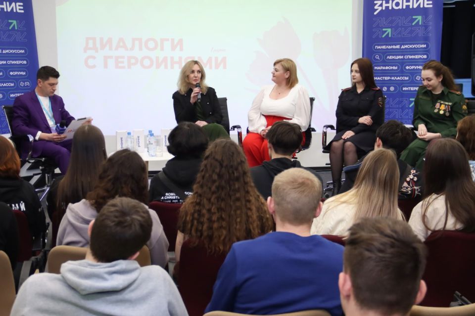 В Доме молодежи ЛНР прошла встреча «Диалоги с героинями» В Доме молодежи ЛНР прошла встреча «Диалоги с героинями»