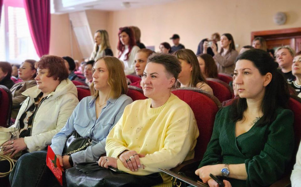Роман Лысенко: 5 марта в Алчевской музыкальной школе № 1 имени Ивана Алчевского прошло городское торжественное собрание, посвященное Международному женскому дню 8 Марта Роман Лысенко: 5 марта в Алчевской музыкальной школе № 1 имени Ивана Алчевского прошло городское торжественное собрание, посвященное Международному женскому дню 8 Марта