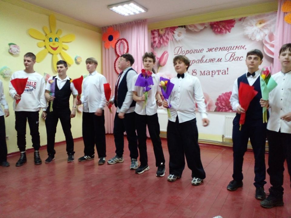 В Бугаевском Доме культуры для участниц хорового коллектива поселка было организовано особое торжество В Бугаевском Доме культуры для участниц хорового коллектива поселка было организовано особое торжество
