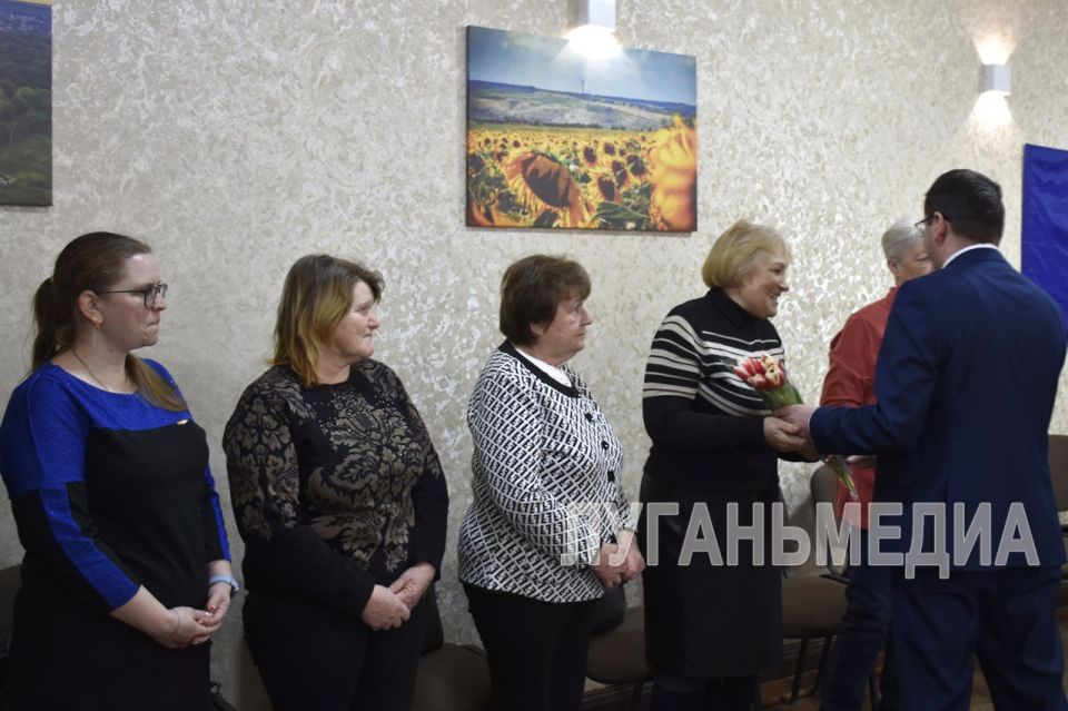 В Марковском округе состоялась встреча с матерями и женами погибших участников СВО В Марковском округе состоялась встреча с матерями и женами погибших участников СВО
