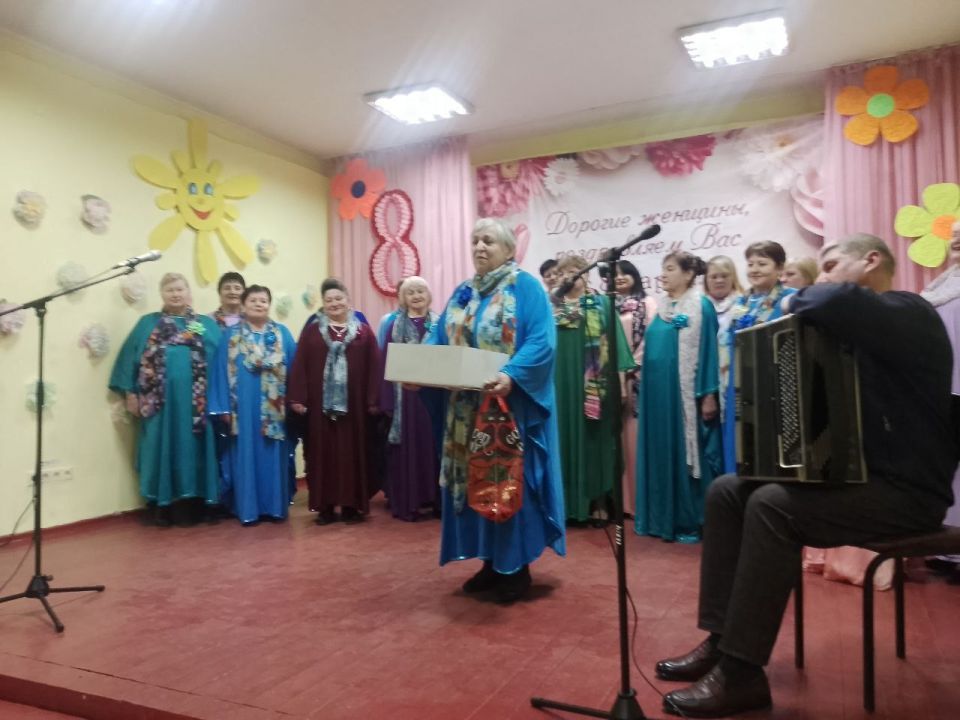 В Бугаевском Доме культуры для участниц хорового коллектива поселка было организовано особое торжество В Бугаевском Доме культуры для участниц хорового коллектива поселка было организовано особое торжество