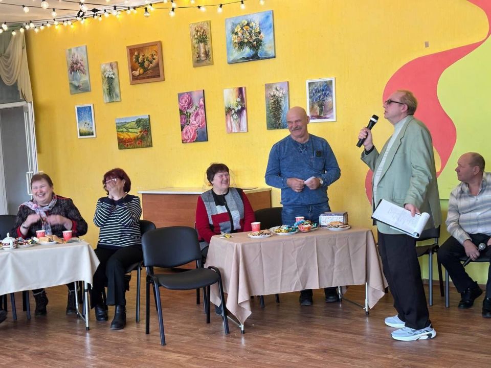 В Перевальском районном Дворце культуры царила атмосфера праздника и весны В Перевальском районном Дворце культуры царила атмосфера праздника и весны
