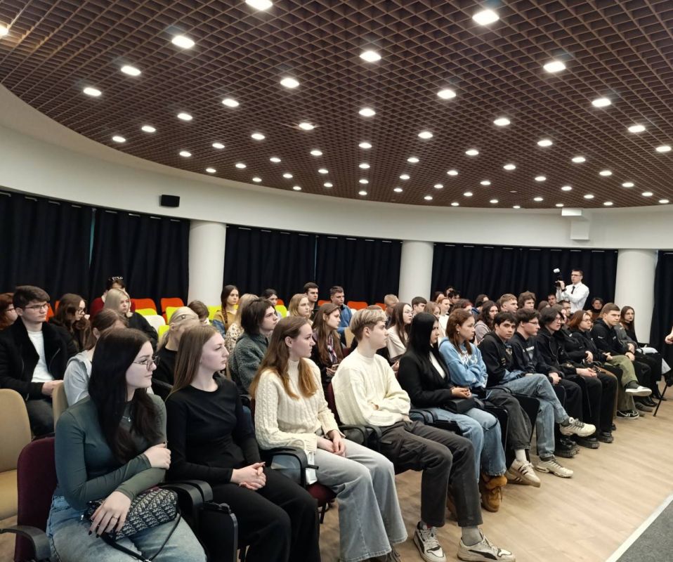 В Луганске прошли «Диалоги с героинями» В Луганске прошли «Диалоги с героинями»