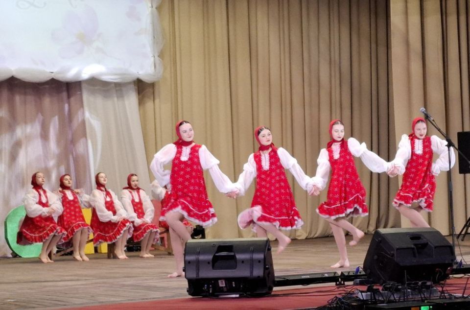 В Краснолучском Дворце культуры имени Ленина состоялся праздничный концерт, посвященный Международному женскому дню В Краснолучском Дворце культуры имени Ленина состоялся праздничный концерт, посвященный Международному женскому дню