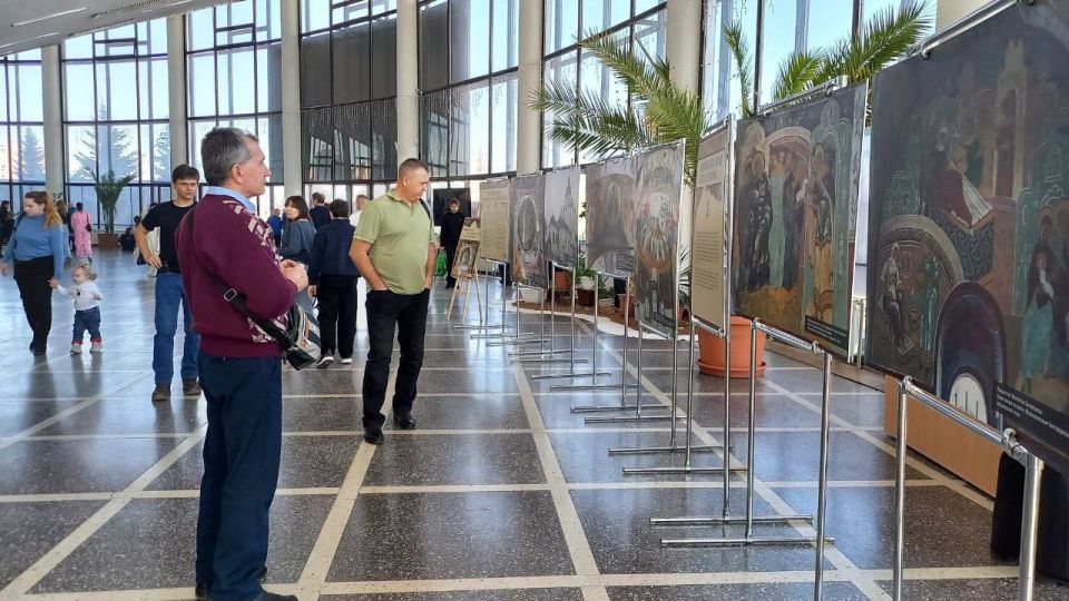 Духовное наследие России в сердце Луганска: в цирке открылась уникальная выставка Духовное наследие России в сердце Луганска: в цирке открылась уникальная выставка