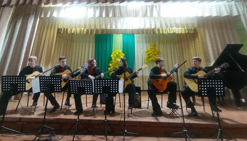 Праздничный концерт в детской школе искусств Праздничный концерт в детской школе искусств
