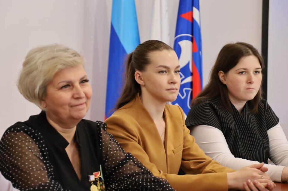 #Путьдобрановости. Денис Мирошниченко вручил благодарности представителям НКО к Международному женскому дню #Путьдобрановости. Денис Мирошниченко вручил благодарности представителям НКО к Международному женскому дню