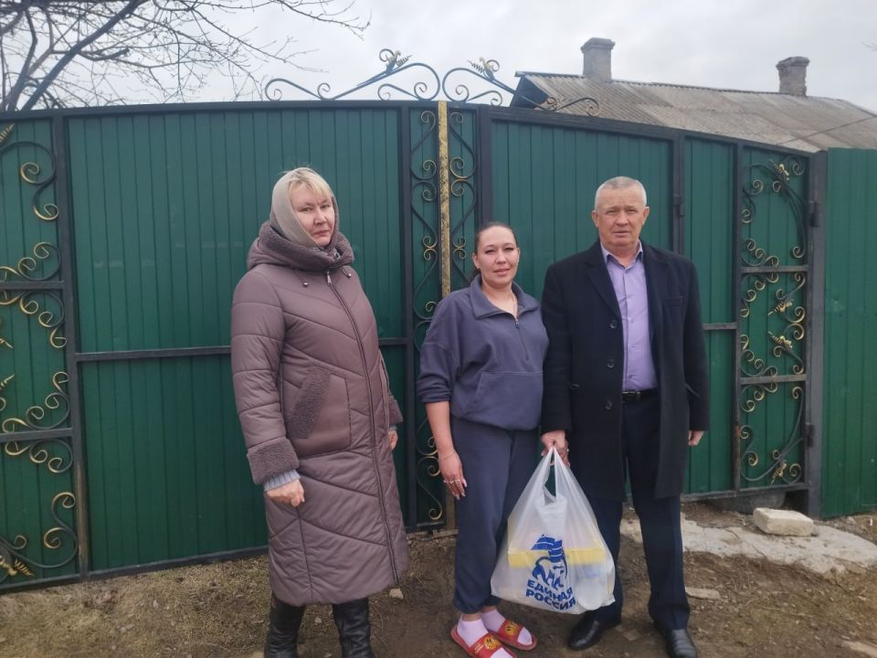 К 8 марта Женское движение Единой России проводит традиционную акцию «Цветы мамам героев», чтобы поддержать женщин, чьи сыновья и мужья сегодня выполняют задачи в зоне специальной военной операции, а также тех, кто потерял... К 8 марта Женское движение Единой России проводит традиционную акцию «Цветы мамам героев», чтобы поддержать женщин, чьи сыновья и мужья сегодня выполняют задачи в зоне специальной военной операции, а также тех, кто потерял...