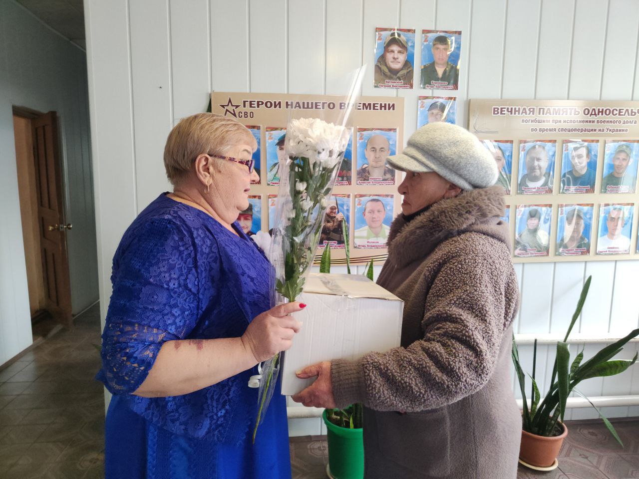 В рамках партийного проекта «Женское движение Единой России» продолжается акция «Цветы мамам героев», направленная на поддержку и заботу о женщинах, чьи сыновья служат в зоне специальной военной операции или погибли... В рамках партийного проекта «Женское движение Единой России» продолжается акция «Цветы мамам героев», направленная на поддержку и заботу о женщинах, чьи сыновья служат в зоне специальной военной операции или погибли...