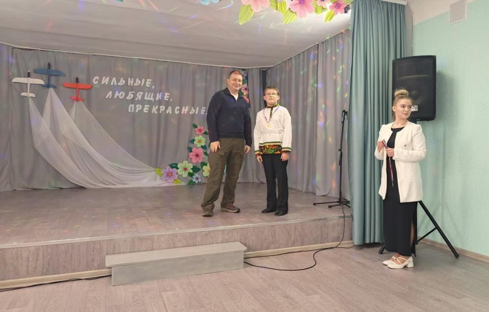 В преддверии 8 марта Врип главы Евгений Шаталин посетил праздничный концерт«Сильные, любящие, прекрасные» в ГБОУ ЛНР "РСКШИ "Хрусталик" В преддверии 8 марта Врип главы Евгений Шаталин посетил праздничный концерт«Сильные, любящие, прекрасные» в ГБОУ ЛНР "РСКШИ "Хрусталик"