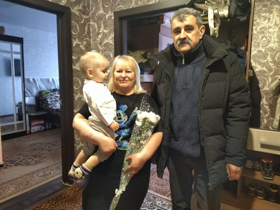 На Краснодонщине активно проходит акция «Цветы мамам героев», организованная в рамках партийного проекта «Женское движение Единой России» На Краснодонщине активно проходит акция «Цветы мамам героев», организованная в рамках партийного проекта «Женское движение Единой России»
