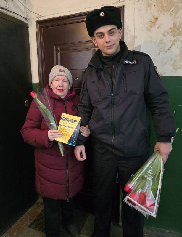 111Правоохранители региона в рамках ведомственной акции поздравили женщин ЛНР с 8 Марта 111Правоохранители региона в рамках ведомственной акции поздравили женщин ЛНР с 8 Марта