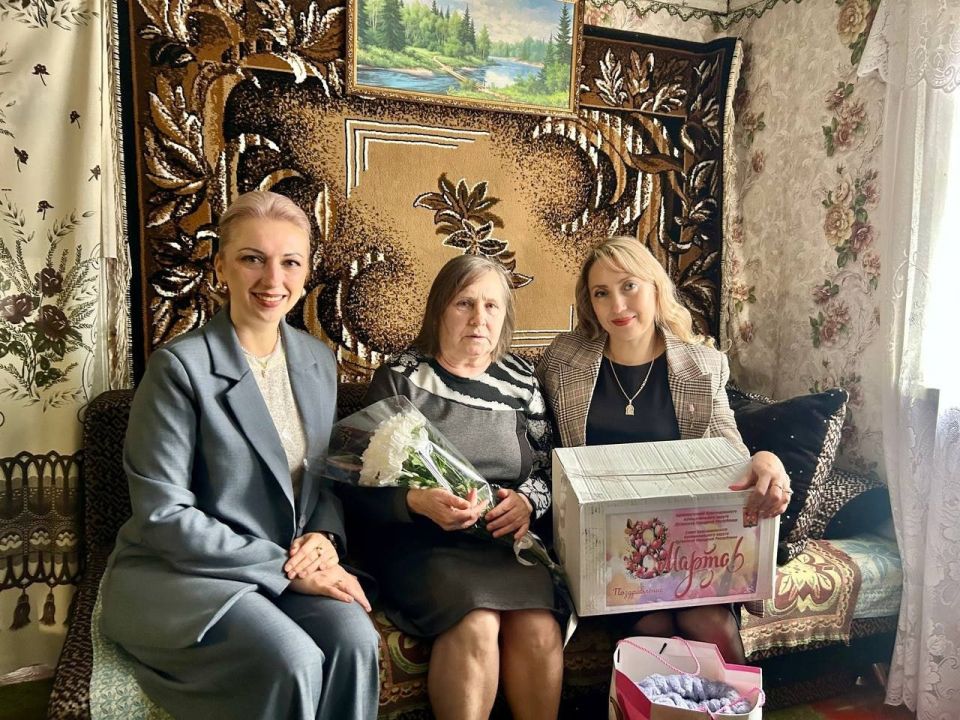 В преддверии 8 марта по всей стране проходит традиционная акция «Цветы мамам героев», организованная в рамках партийного проекта «Женское движение «Единой России» чтобы поддержать тех, чьи сыновья сейчас находятся в зоне... В преддверии 8 марта по всей стране проходит традиционная акция «Цветы мамам героев», организованная в рамках партийного проекта «Женское движение «Единой России» чтобы поддержать тех, чьи сыновья сейчас находятся в зоне...