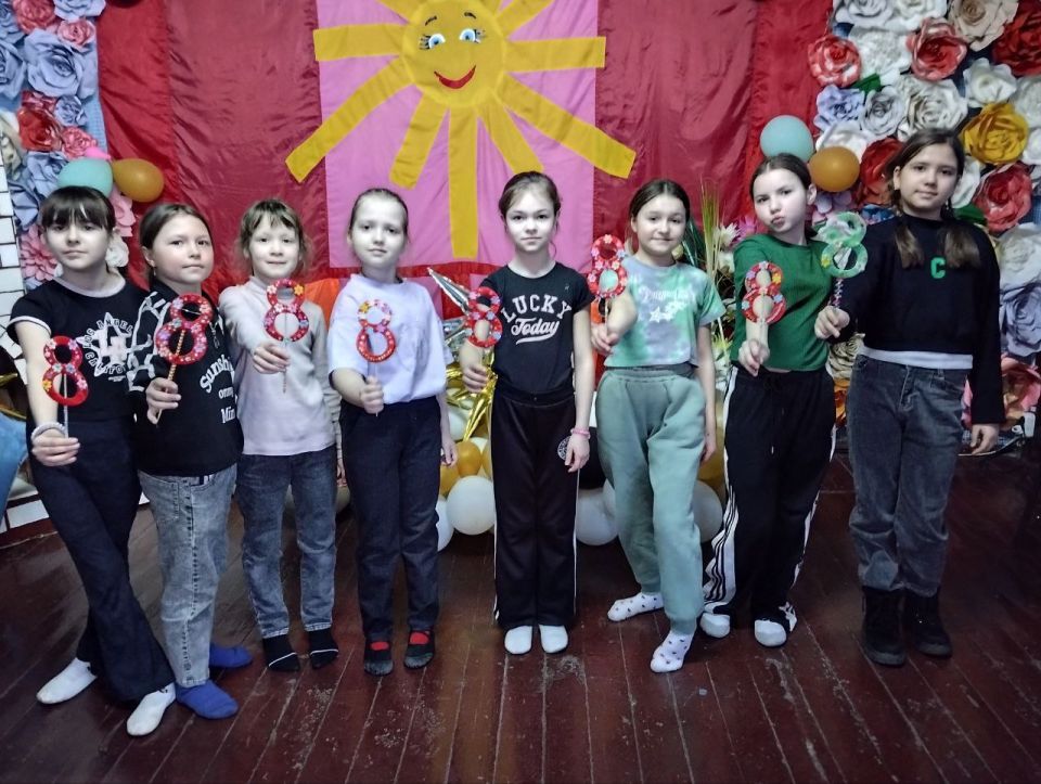 Международный женский день 8 марта невозможно представить без красивых цветов, теплых поздравлений и милых подарков, в том числе и сделанных своими руками Международный женский день 8 марта невозможно представить без красивых цветов, теплых поздравлений и милых подарков, в том числе и сделанных своими руками