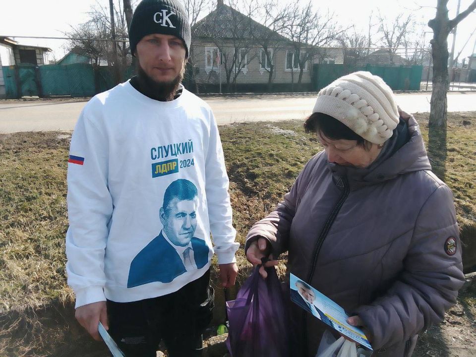 Поздравления и тёплые пожелания: в Беловодске отметили 8 Марта вместе с ЛДПР Поздравления и тёплые пожелания: в Беловодске отметили 8 Марта вместе с ЛДПР