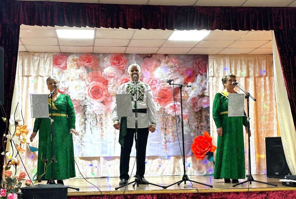 Весенний букет поздравлений для прекрасных дам Марсовского ДК Весенний букет поздравлений для прекрасных дам Марсовского ДК