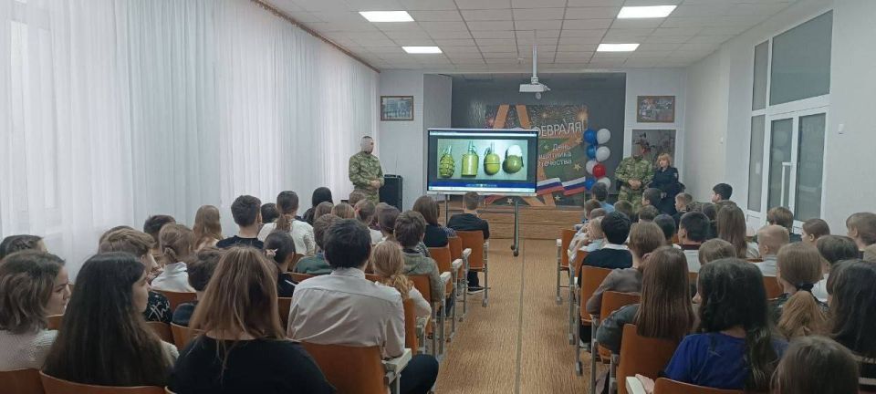 111111О взрывоопасных предметах и мошенниках поговорили со старобельскими школьниками полицейские 111111О взрывоопасных предметах и мошенниках поговорили со старобельскими школьниками полицейские