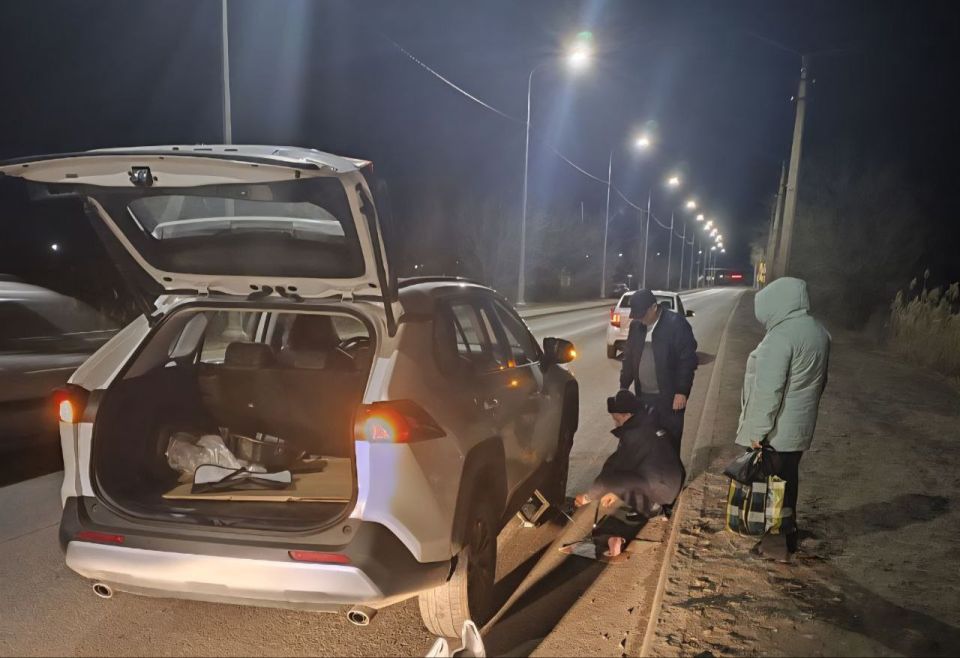 111111 Дорожные полицейские Беловодска помогли мужчине починить авто 111111 Дорожные полицейские Беловодска помогли мужчине починить авто