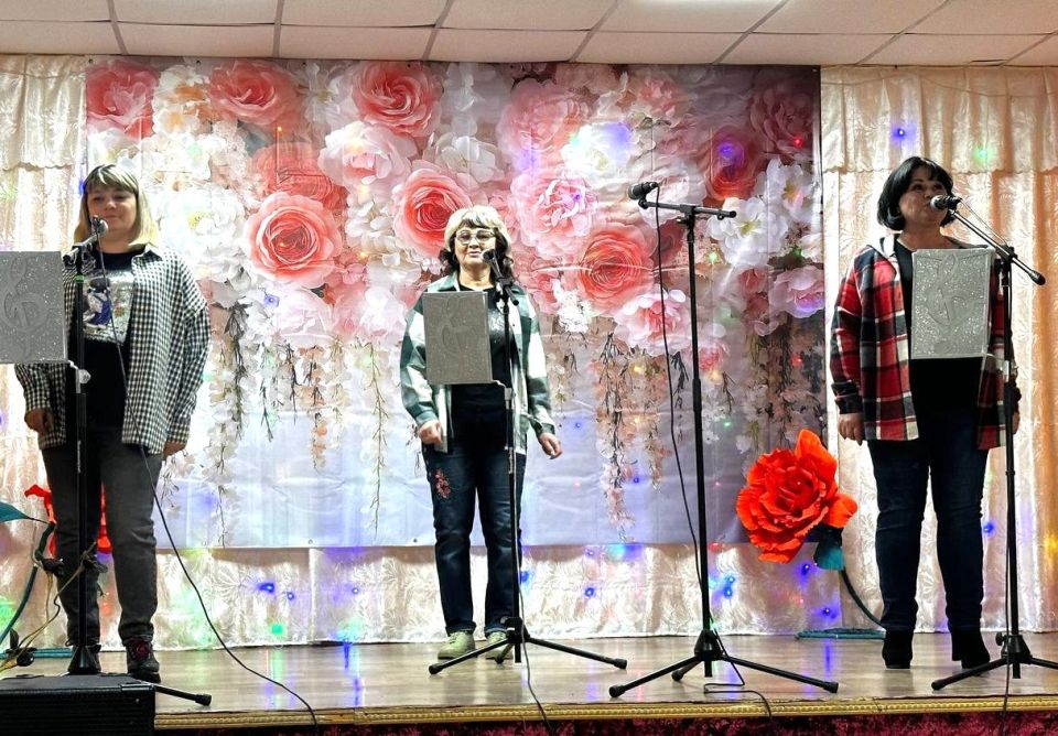 Весенний букет поздравлений для прекрасных дам Марсовского ДК Весенний букет поздравлений для прекрасных дам Марсовского ДК