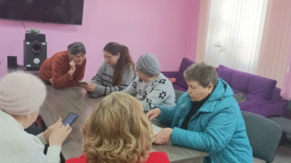 В Молодежном коворкинге г. Лутугино «Наш центр» прошла учеба по мобильной грамотности В Молодежном коворкинге г. Лутугино «Наш центр» прошла учеба по мобильной грамотности