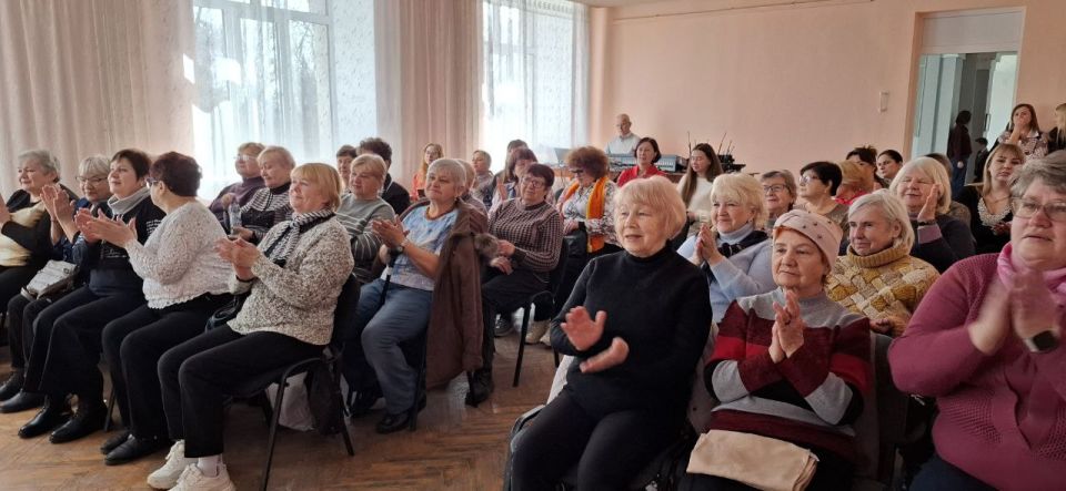 В Красном Луче прошел праздничный концерт «День восхищения женщиной» для слушателей Университета третьего возраста В Красном Луче прошел праздничный концерт «День восхищения женщиной» для слушателей Университета третьего возраста