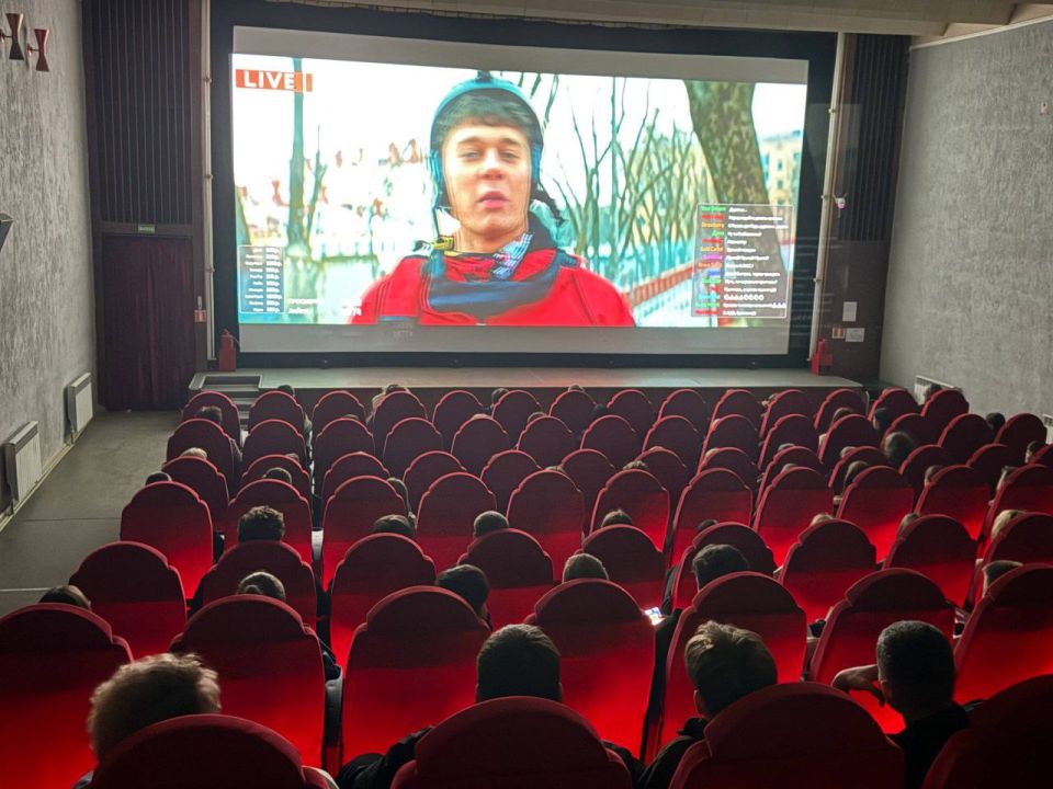 Во дворце культуры имени Горького прошли кинопоказы художественного фильма «Спасти бессмертного» Во дворце культуры имени Горького прошли кинопоказы художественного фильма «Спасти бессмертного»