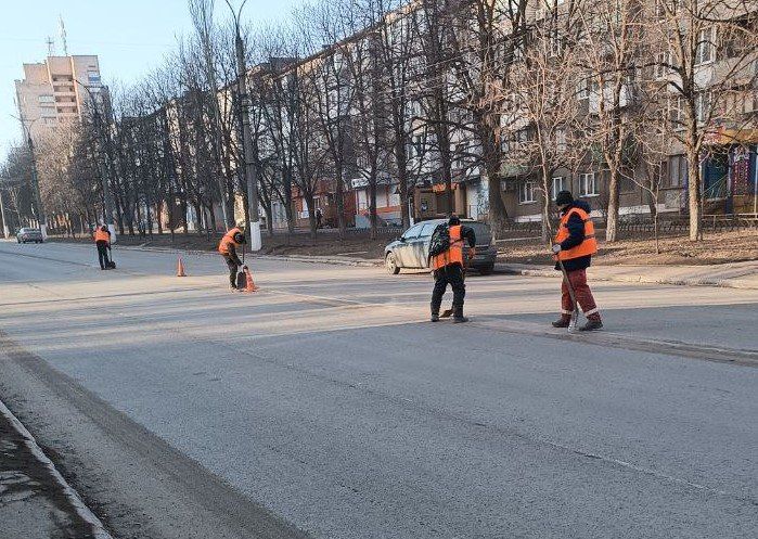 Коммунальными службами проведены работы на территории города Коммунальными службами проведены работы на территории города