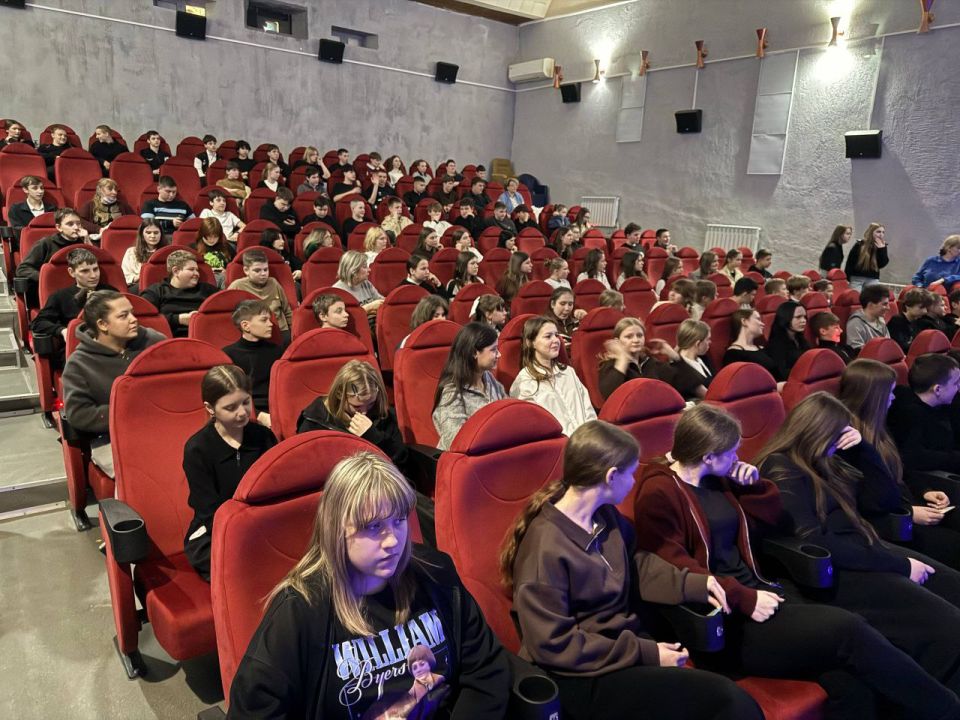 Во дворце культуры имени Горького прошли кинопоказы художественного фильма «Спасти бессмертного» Во дворце культуры имени Горького прошли кинопоказы художественного фильма «Спасти бессмертного»