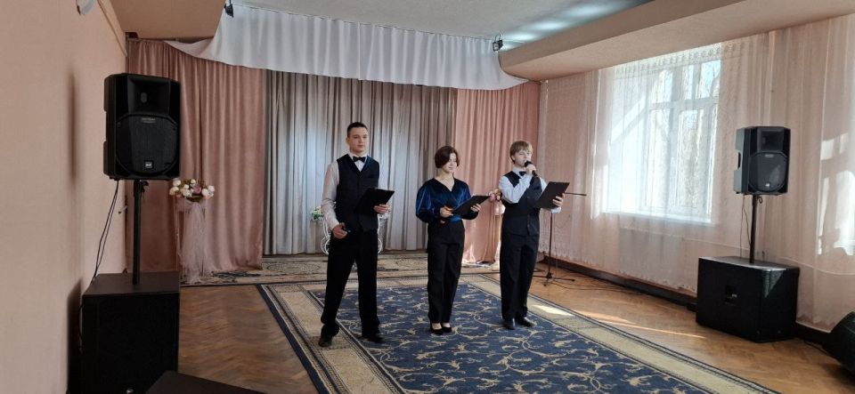 В Красном Луче прошел праздничный концерт «День восхищения женщиной» для слушателей Университета третьего возраста В Красном Луче прошел праздничный концерт «День восхищения женщиной» для слушателей Университета третьего возраста