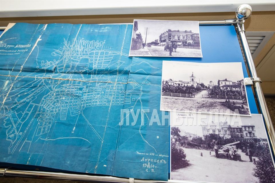 В Управлении Росреестра по ЛНР состоялось открытие выставки «Территория памяти: картографические сокровища архивов», посвященной Дню работников геодезии и картографии и Дню архивов В Управлении Росреестра по ЛНР состоялось открытие выставки «Территория памяти: картографические сокровища архивов», посвященной Дню работников геодезии и картографии и Дню архивов