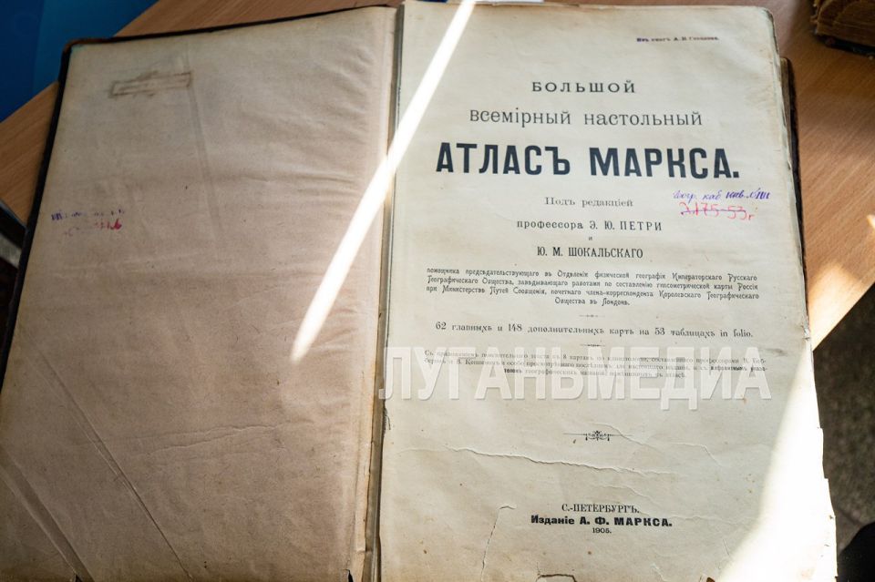 В Управлении Росреестра по ЛНР состоялось открытие выставки «Территория памяти: картографические сокровища архивов», посвященной Дню работников геодезии и картографии и Дню архивов В Управлении Росреестра по ЛНР состоялось открытие выставки «Территория памяти: картографические сокровища архивов», посвященной Дню работников геодезии и картографии и Дню архивов