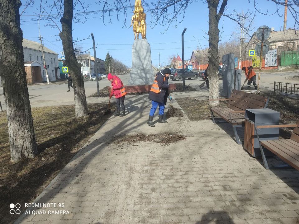 Сегодня МУП «ЖЭК» города Ровеньки проводит весеннюю уборку общественных территорий! Сегодня МУП «ЖЭК» города Ровеньки проводит весеннюю уборку общественных территорий!