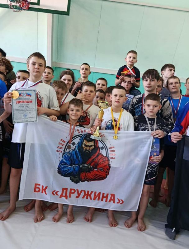 Воспитанники Спортивного клуба "Дружина" успешно выступили на Первенстве ЛНР по спортивной борьбе (грепплинг), состоявшемся в Луганске Воспитанники Спортивного клуба "Дружина" успешно выступили на Первенстве ЛНР по спортивной борьбе (грепплинг), состоявшемся в Луганске