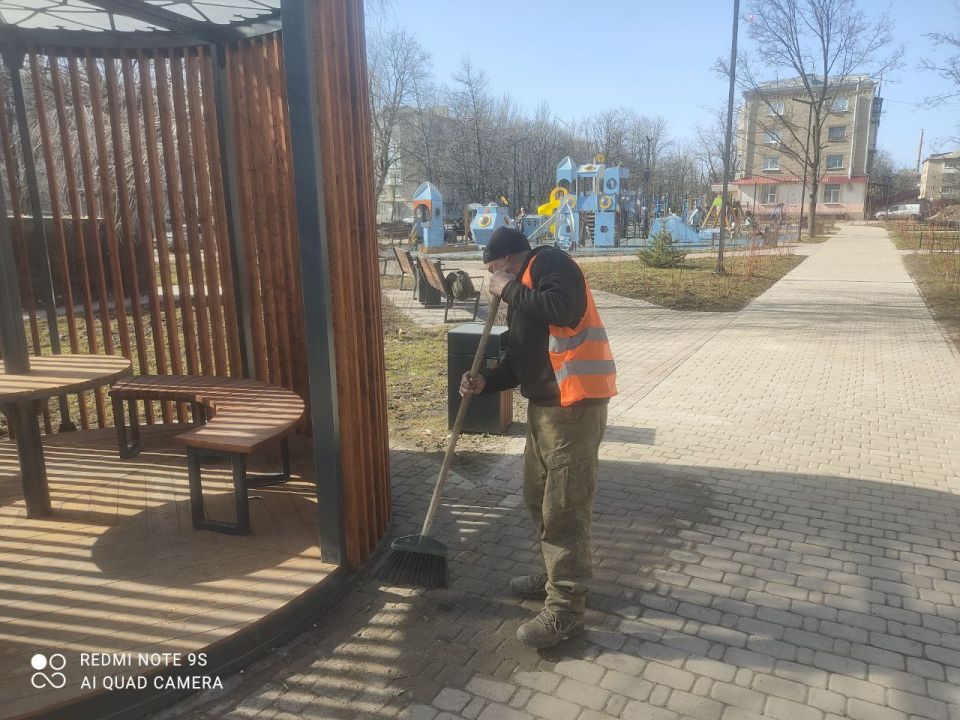 Сегодня МУП «ЖЭК» города Ровеньки проводит весеннюю уборку общественных территорий! Сегодня МУП «ЖЭК» города Ровеньки проводит весеннюю уборку общественных территорий!