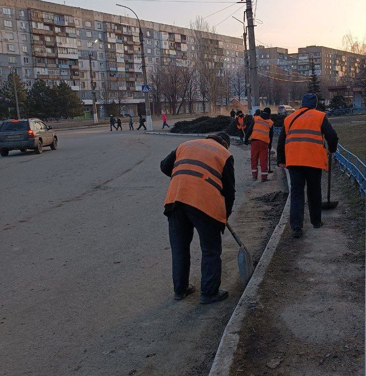 Коммунальными службами проведены работы на территории города Коммунальными службами проведены работы на территории города