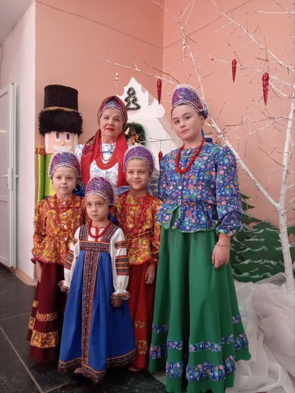 Судьба и песня: Воспитатель детского сада создала народный коллектив, который прославляет родной край уже 48 лет Судьба и песня: Воспитатель детского сада создала народный коллектив, который прославляет родной край уже 48 лет