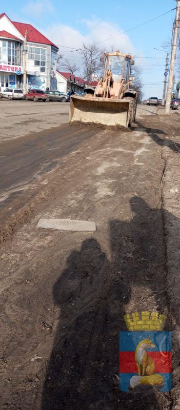 МБУ "КСЛ" города Лисичанска проводит подсыпку проблемных участков дорог МБУ "КСЛ" города Лисичанска проводит подсыпку проблемных участков дорог