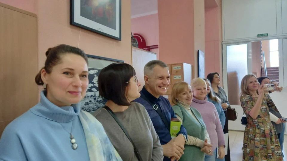 «Дыхание весны»: в Луганской Горьковке открылась выставка педагогов-художников ЛНР «Дыхание весны»: в Луганской Горьковке открылась выставка педагогов-художников ЛНР