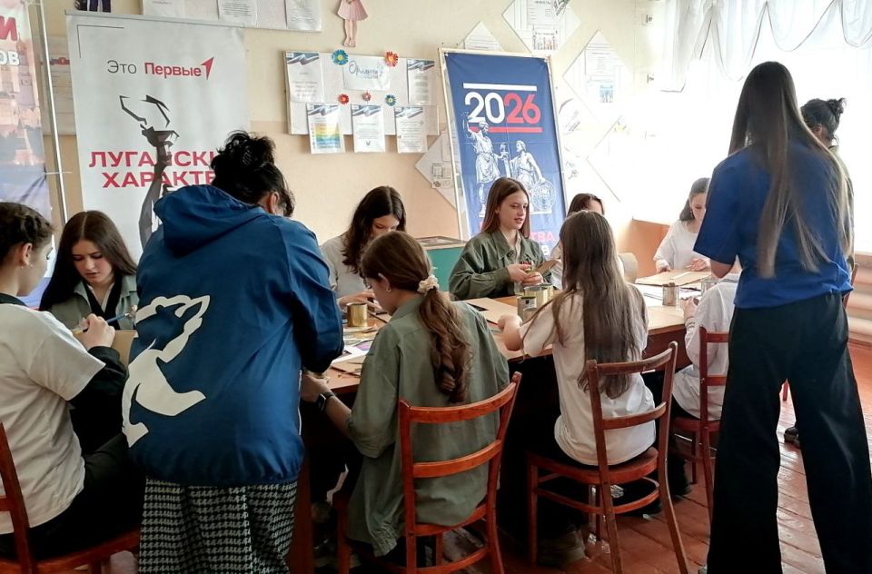 В Антрацитовской средней школе №12 им. Г.М. Тютюнника состоялось значимое патриотическое мероприятие — Мастер-класс «Тепло для Героя» по изготовлению окопных свечей В Антрацитовской средней школе №12 им. Г.М. Тютюнника состоялось значимое патриотическое мероприятие — Мастер-класс «Тепло для Героя» по изготовлению окопных свечей