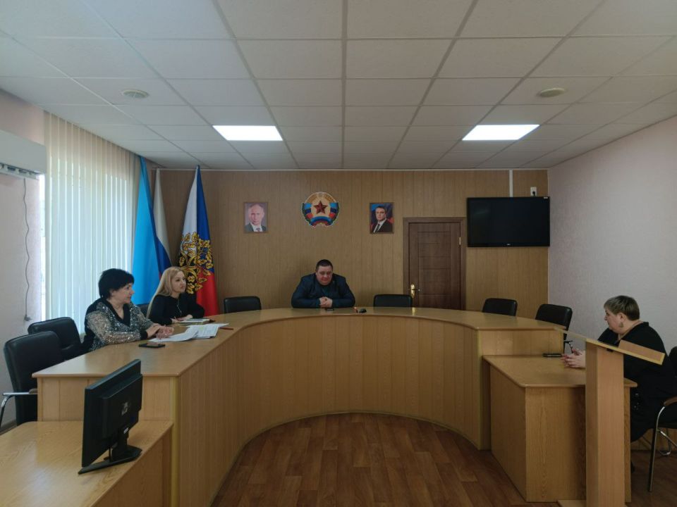 В Администрации городского округа город Ровеньки под председательством Главы городского округа Андрея Рубанцова прошло рабочее совещание с начальниками отделов жизнеобеспечения В Администрации городского округа город Ровеньки под председательством Главы городского округа Андрея Рубанцова прошло рабочее совещание с начальниками отделов жизнеобеспечения