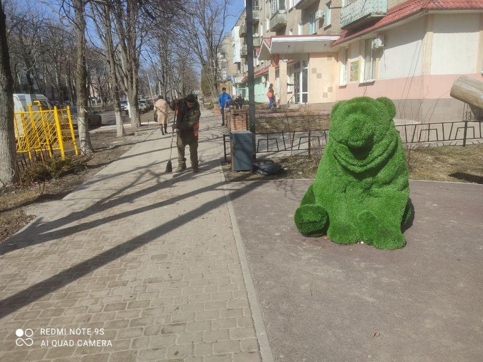 Сегодня МУП «ЖЭК» города Ровеньки проводит весеннюю уборку общественных территорий! Сегодня МУП «ЖЭК» города Ровеньки проводит весеннюю уборку общественных территорий!
